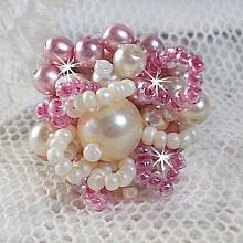 Bague D&eacute;tente avec des perles nacr&eacute;es de Swarovski